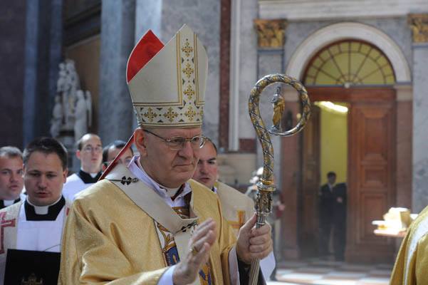 Erdő Péter mutatja be a hálaadó szentmisét